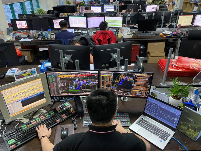lôi_kéo_nhà_đầu_tư_tham_gia_thị_trường_Forex_dạng_đa_cấp.jpg